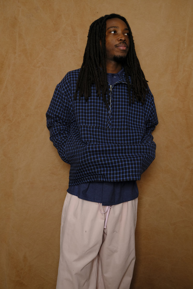 griddy half zip pullover in black / blue