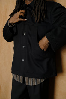 pedestrian jacket in black super 130 wool flannel