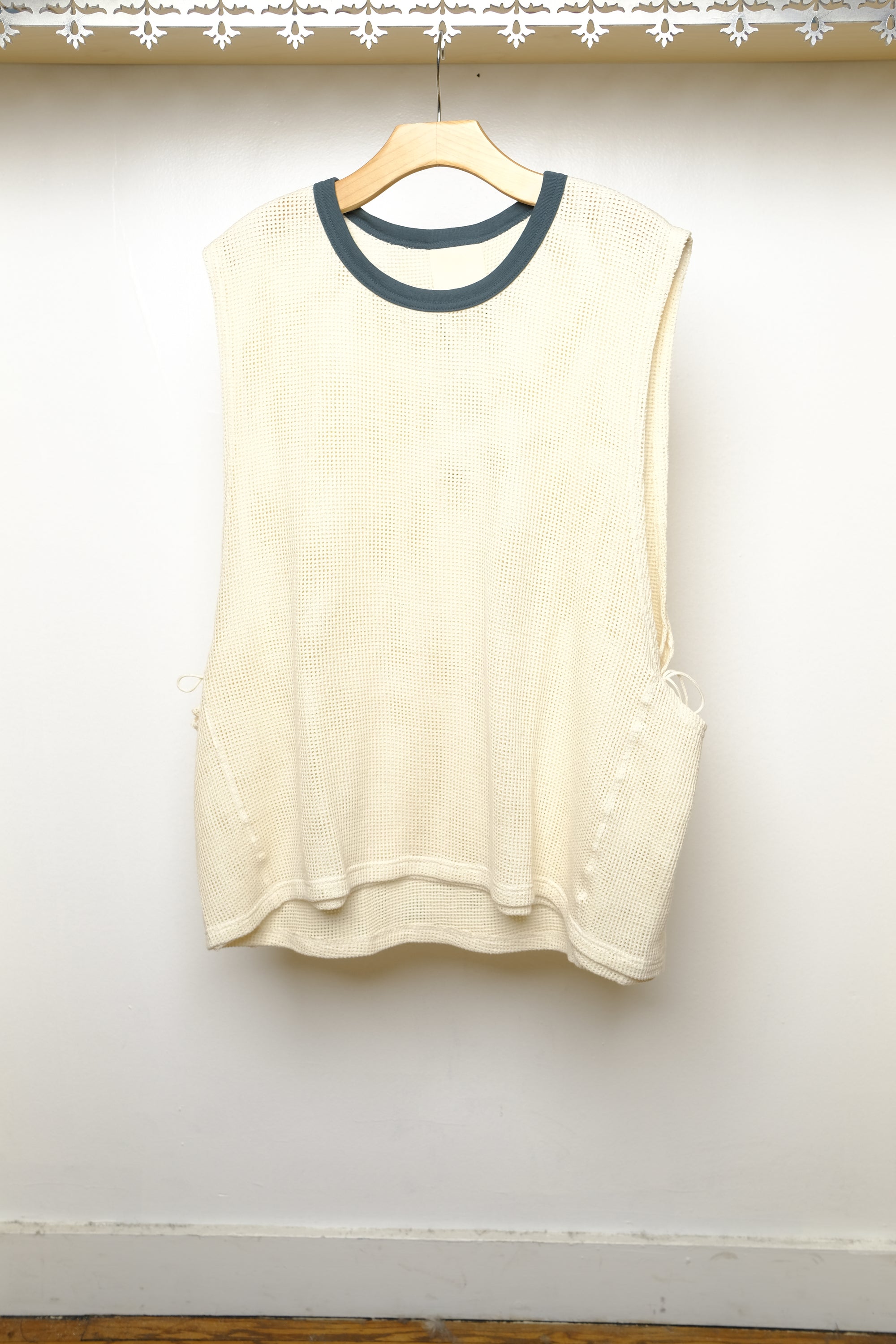 cotton layered mesh bib in off white