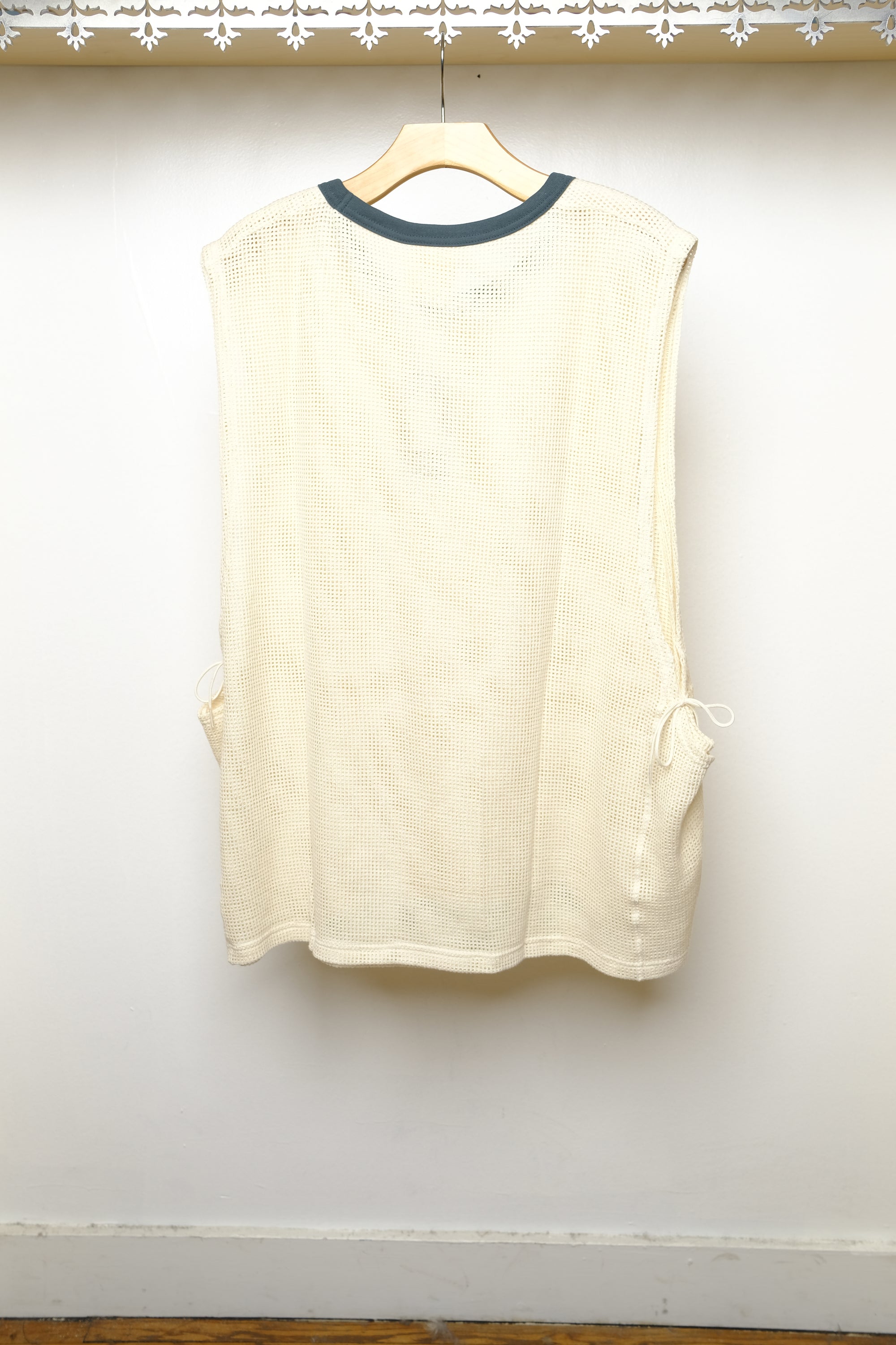 cotton layered mesh bib in off white