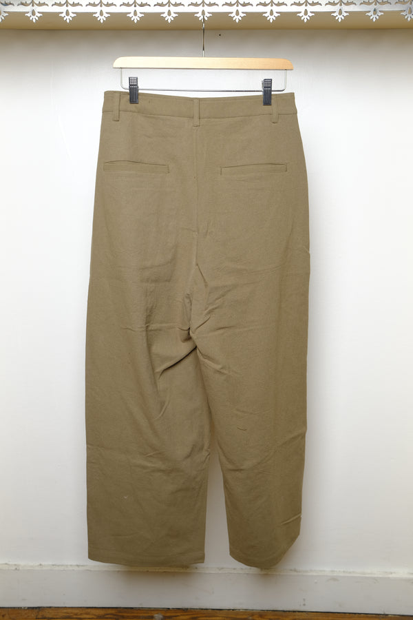 barro pant in muted olive