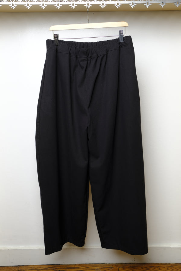 studio pant in black twill