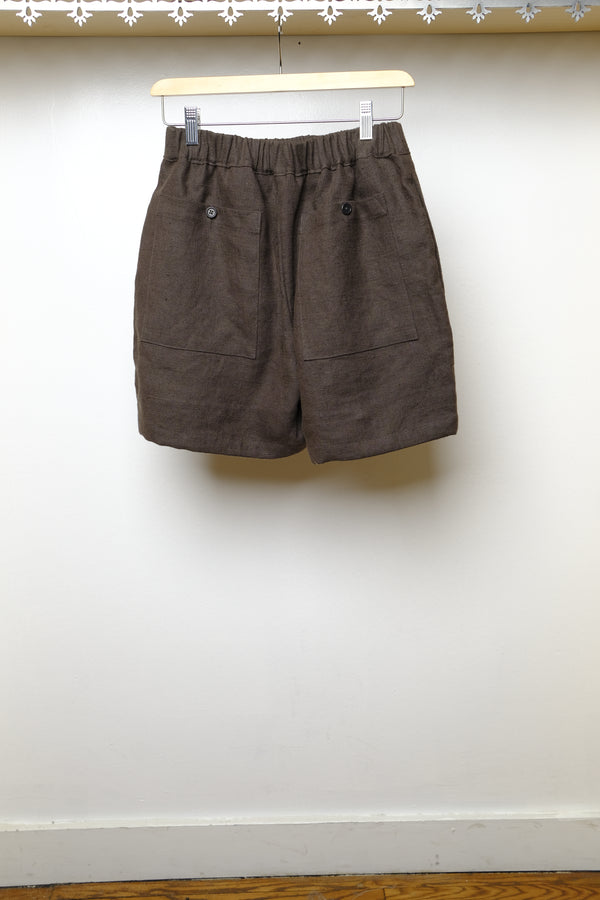 garden short in dark grey butcher linen
